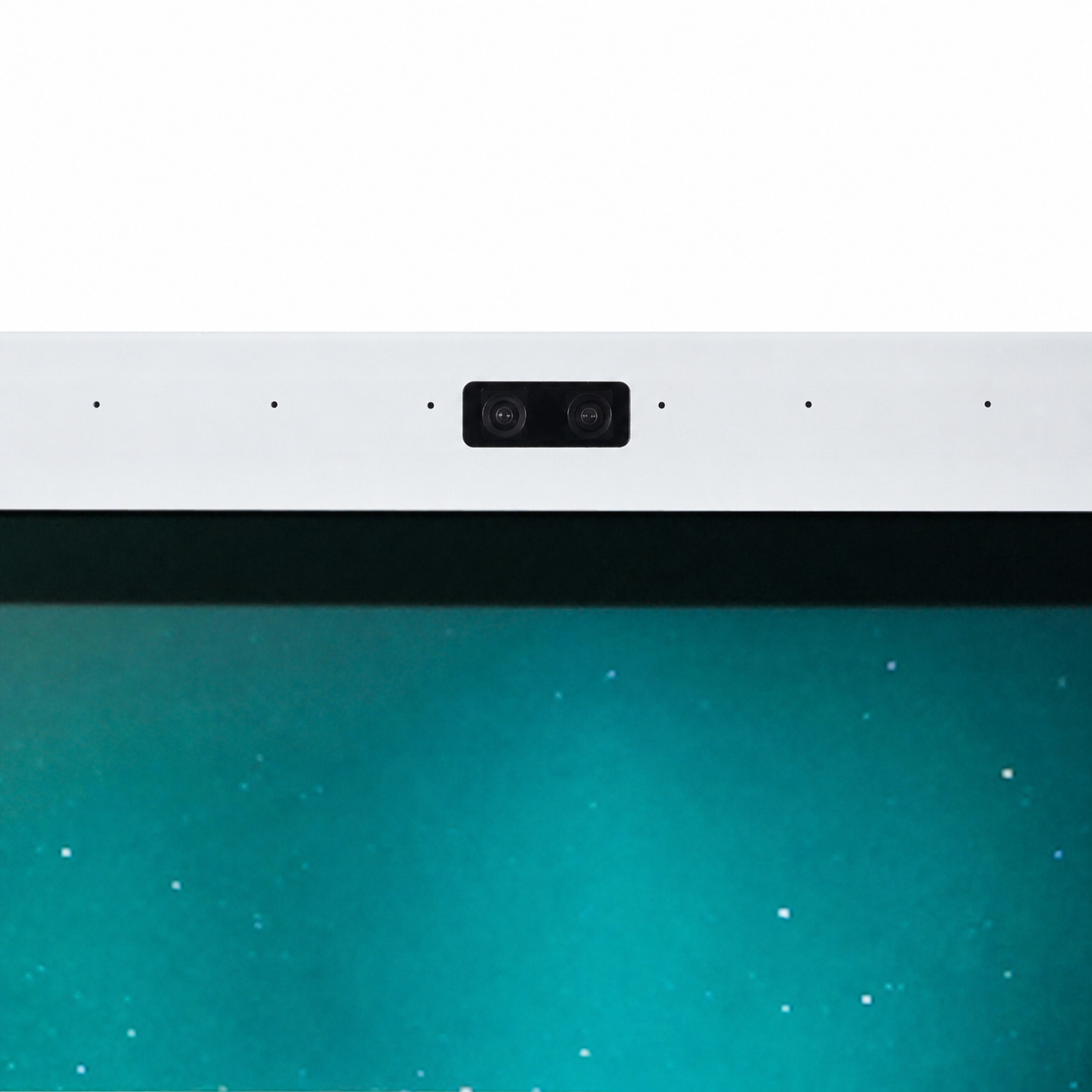 Real Q9M integrated dual camera hardware close-up