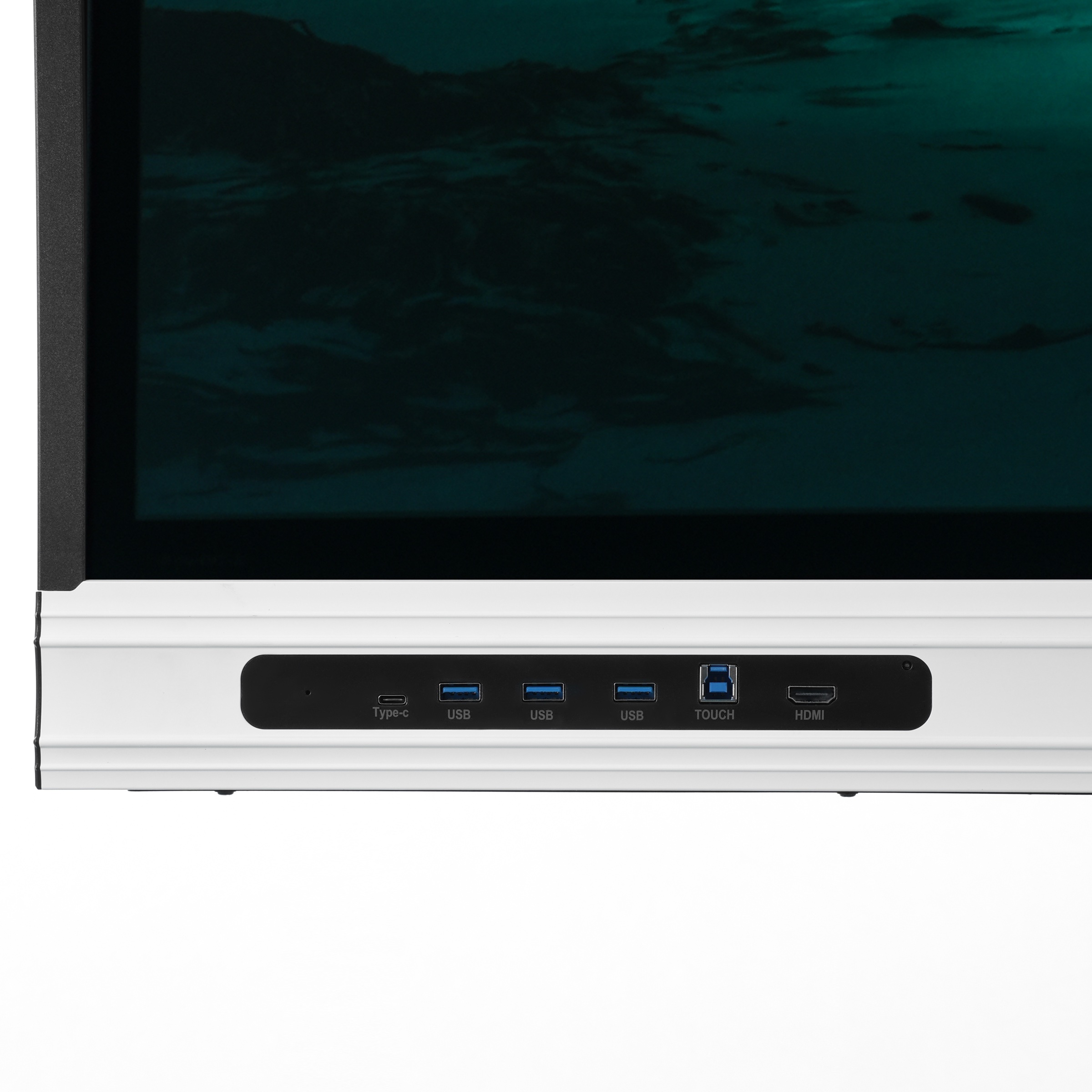 Real Q9M front connectivity panel