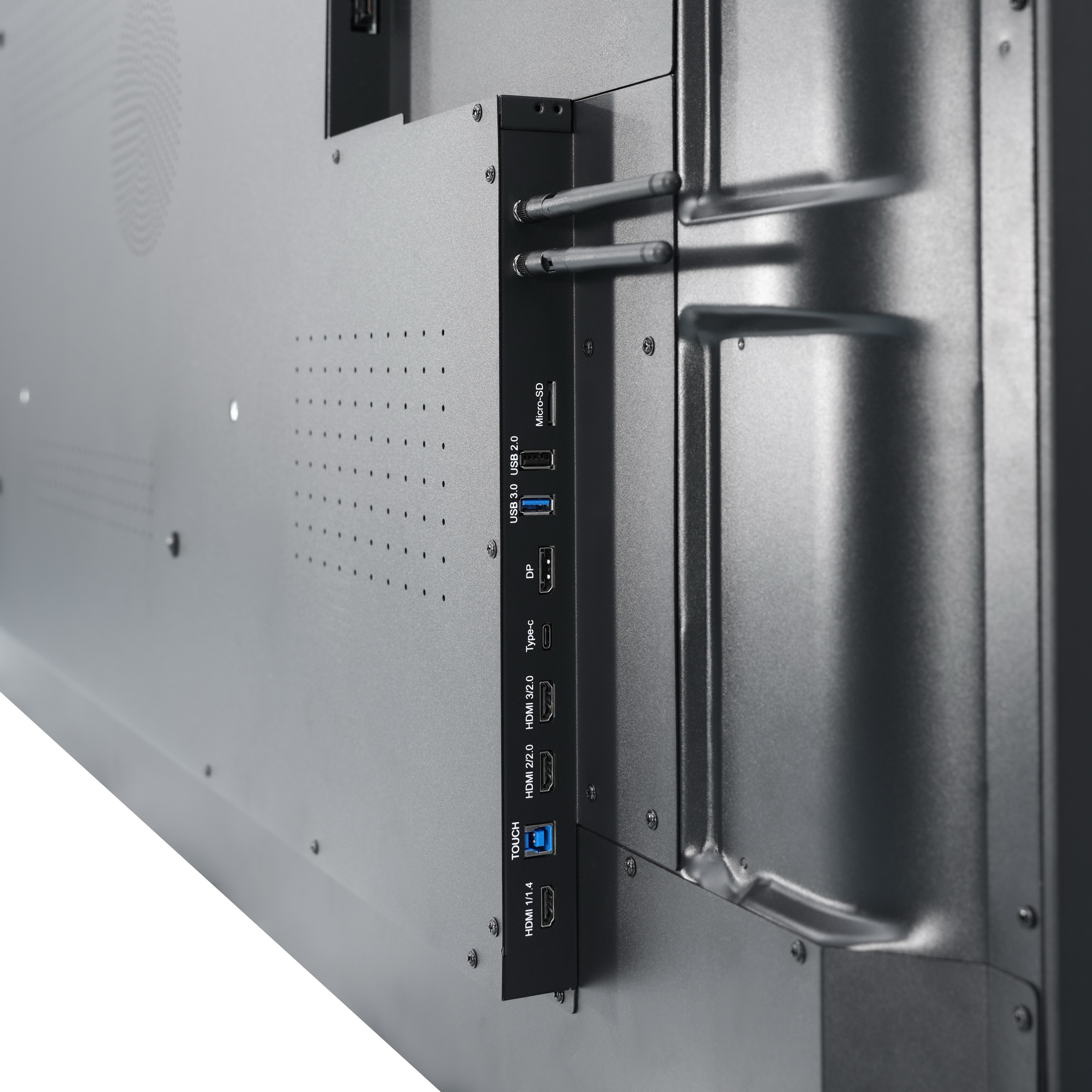 Real Q9M rear connection panel